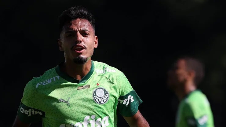 Gabriel Menino está de volta aos relacionados do Palmeiras contra o Atlético-MG