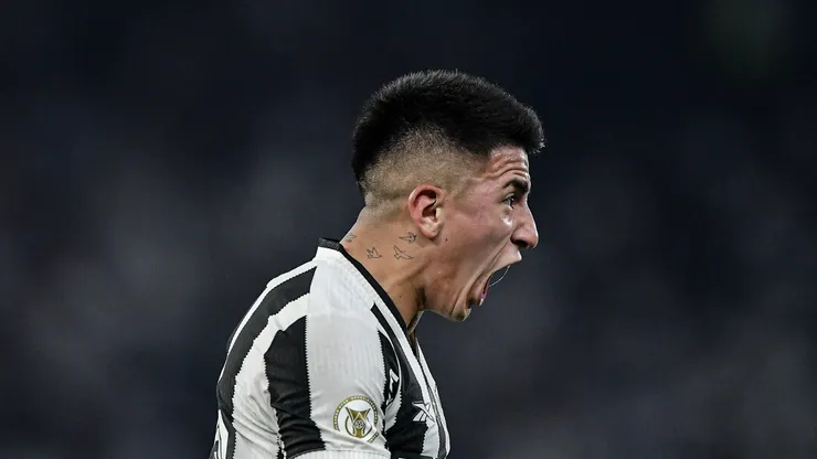 Thiago Almada e o dinheiro gasto pelo Botafogo. Foto: Thiago Ribeiro/AGIF