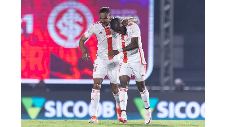 Internacional e Vitória se encaram pela 28ª rodada.