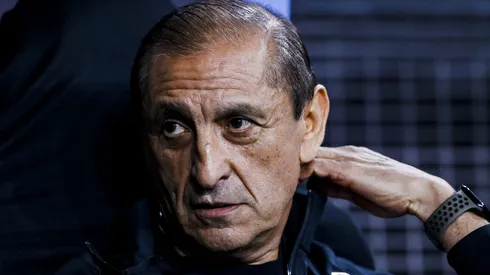 Ramón Díaz durante partida da Copa Sul-Americana. Foto: Marco Miatelo/AGIF