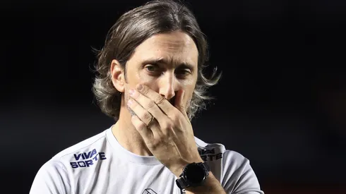 Luis Zubeldía se mostrou bem abatido em coletiva