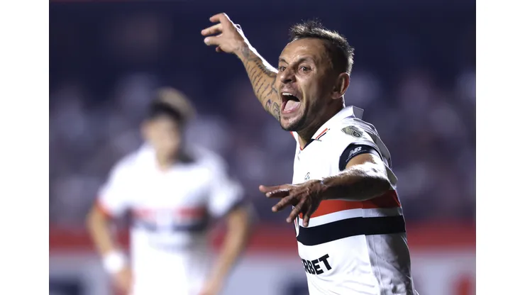 São Paulo e Corinthians protagonizam clássico pela 28ª rodada.
