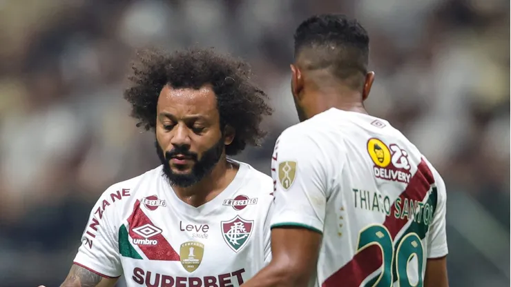 MG - BELO HORIZONTE - 25/09/2024 - COPA LIBERTADORES 2024, ATLETICO-MG X FLUMINENSE - Marcelo jogador do Fluminense lamenta durante partida contra o Atletico-MG no estadio Arena MRV pelo campeonato Copa Libertadores 2024. Foto: Gilson Lobo/AGIF