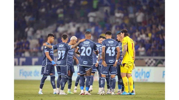 MG - BELO HORIZONTE - 15/09/2024 - BRASILEIRO A 2024, CRUZEIRO X SAO PAULO - Jogadores do Cruzeiro durante entrada em campo para partida contra o Sao Paulo no estadio Mineirao pelo campeonato Brasileiro A 2024. Foto: Gilson Lobo/AGIF