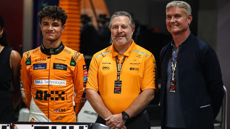 Norris, Zak Brown e Coulthard em Singapura