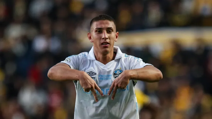 Monsalve comemorando gol da vitória sobre o Criciúma. Foto: Leonardo Hubbe/AGIF