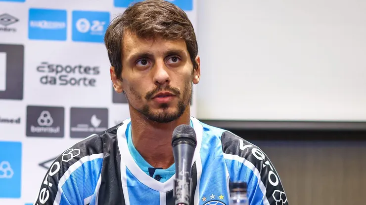 Rodrigo Caio não deslanchou pelo Grêmio e deve ficar livre no mercado em dezembro - FOTO: LUCAS UEBEL/GREMIO FBPA.