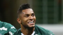 Miguel Borja com a camisa do Verdão.