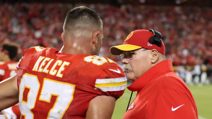 Travis Kelce e Andy Reid. Foto: IMAGO / Icon Sportswire