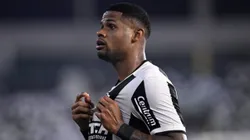 Junior Santos tem atitude exposta nos bastidores