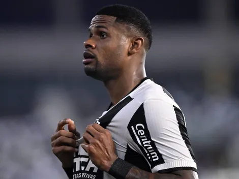 Marcelo Teixeira quer colocar Junior Santos na troca com Jair
