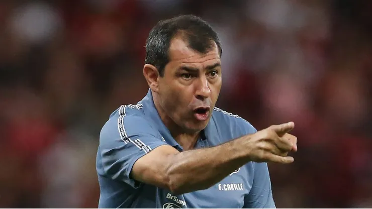 Fábio Carille é desmentido e gera climão no Santos
