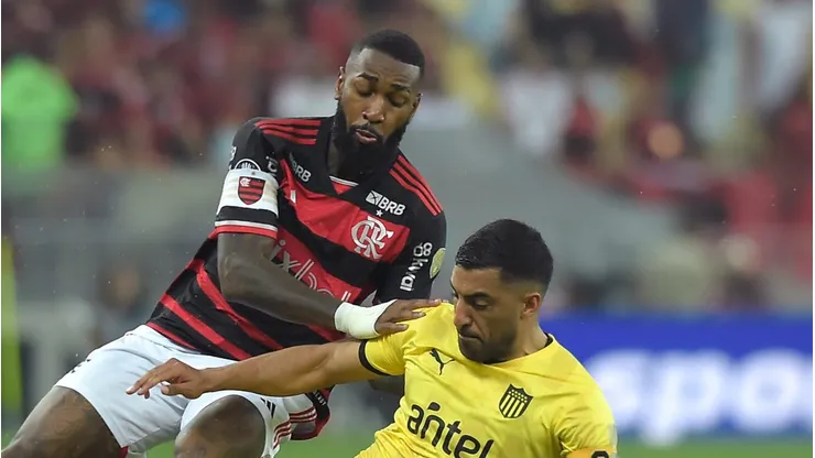 - Gerson em Flamengo x Peñarol, no Maracanã