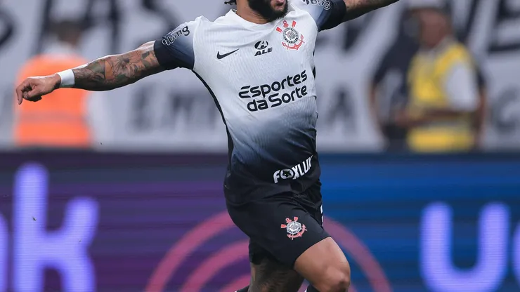 Memphis Depay deu sua primeira assistência com a camisa do Corinthians para o gol de Pedro Henrique. Foto: Ettore Chiereguini/AGIF