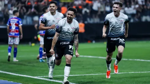 Coronado se torna maestro do Corinthians e bomba na web; veja como