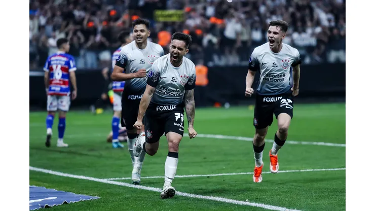 Coronado se torna maestro do Corinthians e bomba na web; veja como