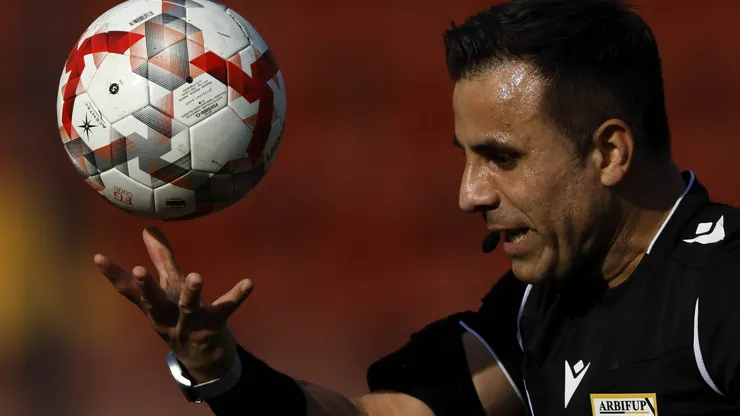 Árbitro Piero Maza. Foto: Pina/Photopsort Footbal.