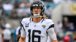IMAGO/Zuma Press Wire. O quarterback do Jacksonville Jaguars, Trevor Lawrence (16), no primeiro quarto durante um jogo contra o Cleveland Browns em Jacksonville, FL. Romeo T Guzman Cal Media Jacksonville EUA.