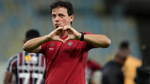 RJ - RIO DE JANEIRO - 29/05/2024 - COPA LIBERTADORES 2024, FLUMINENSE X ALIANZA LIMA - Fernando Diniz tecnico do Fluminense comemora vitoria ao final da partida contra o Alianza Lima no estadio Maracana pelo campeonato Copa Libertadores 2024. Foto: Thiago Ribeiro/AGIF