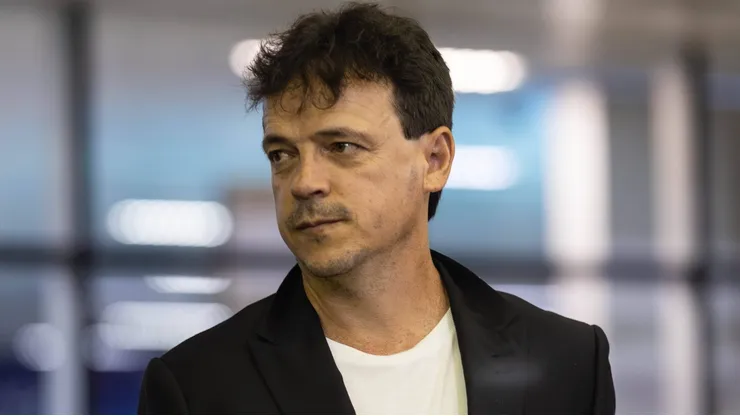 Fernando Diniz chegando em Belém para partida da Seleção Brasileira contra a Bolívia, no dia 04/09/2023. Foto: Filipe Bispo