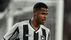 RJ - RIO DE JANEIRO - 02/05/2024 - COPA DO BRASIL 2024, BOTAFOGO X VITORIA - Junior Santos jogador do Botafogo durante partida contra o Vitoria no estadio Engenhao pelo campeonato Copa Do Brasil 2024. Foto: Thiago Ribeiro/AGIF