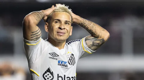 Santos quer vender o jogador - Foto: Abner Dourado/AGIF.