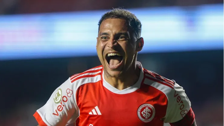 Alan Patrick marca gol pelo Internacional contra o São Paulo. Foto: Internacional