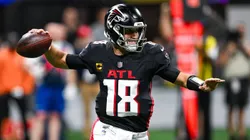 IMAGO/Icon Sportswire. ATLANTA, GA Ð 22 DE SETEMBRO: O quarterback de Atlanta, Kirk Cousins (18), recua para passar durante o jogo da NFL, American Football Herren, EUA entre os Kansas City Chiefs e os Atlanta Falcons em 22 de setembro de 2024 no Mercedes-Benz Stadium em Atlanta, GA.
