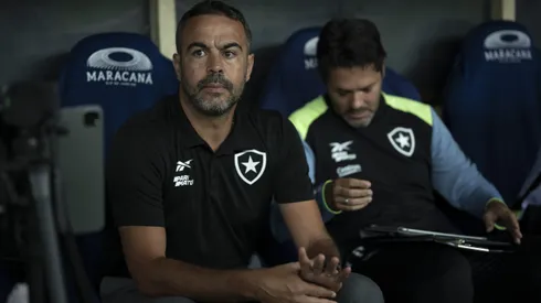 RJ - RIO DE JANEIRO - 21/09/2024 - BRASILEIRO A 2024, FLUMINENSE X BOTAFOGO - Artur Jorge tecnico do Botafogo durante partida contra o Fluminense no estadio Maracana pelo campeonato Brasileiro A 2024. Foto: Jorge Rodrigues/AGIF