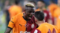 Victor Osimhen comemora vitória do Galatasaray diante do Fenerbahçe . (Photo by Ahmad Mora/Getty Images)