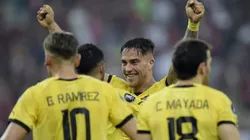 Jogadores do Penarol comemoram a vitoria apos partida contra o Flamengo no estadio Maracana pelo campeonato Copa Libertadores 2024.