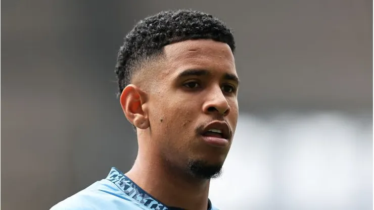 Savinho em ação pelo Manchester City - Foto: Matt McNulty/Getty Images