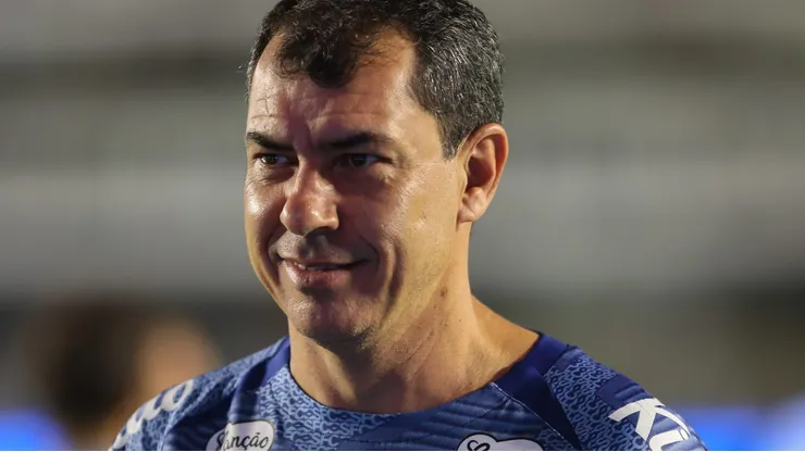 Fábio Carille, técnico do Santos, antes da partida contra o Goiás, na Vila Belmiro, pelo Campeonato Brasileiro, no dia 19/06/2024.