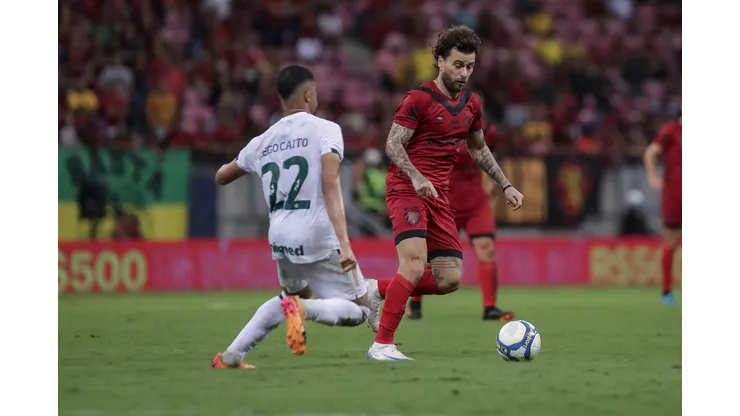 Lucas Lima rege o meio-campo do Sport na Série B (Foto: Rafael Vieira/AGIF)
