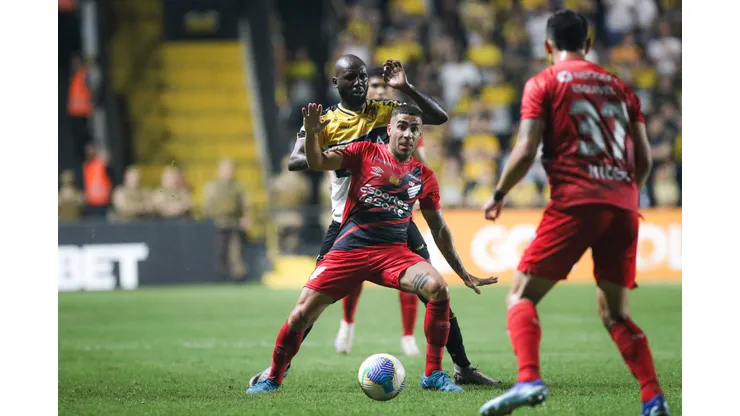 Athletico não soube como potencializar o seu ataque contra o Criciúma (Foto: Leonardo Hubbe/AGIF)
