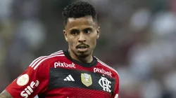 Allan e Ayrton Lucas falham em gol do Grêmio e torcida do Flamengo detona dupla
