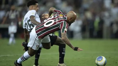 RJ - RIO DE JANEIRO - 21/09/2024 - BRASILEIRO A 2024, FLUMINENSE X BOTAFOGO - Felipe Melo jogador do Fluminense disputa lance com Gregore jogador do Botafogo durante partida no estadio Maracana pelo campeonato Brasileiro A 2024. Foto: Jorge Rodrigues/AGIF