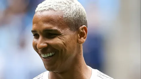 PORTO ALEGRE, BRAZIL - SEPTEMBER 1: Deyverson of Atletico Mineiro smiles during the national anthem prior to a match between Gremio and Atletico Mineiro as part of Brasileirao 2024 at Arena do Gremio on September 1, 2024 in Porto Alegre, Brazil. (Photo by Pedro H. Tesch/Getty Images)