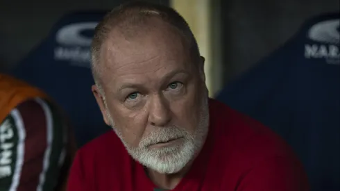 Mano Menezes explica gesto de banana em Fluminense x Botafogo