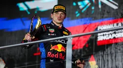 Verstappen no pódio em Marina Bay, Singapura