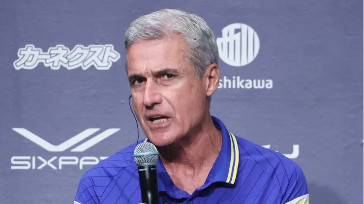 Luís Castro durante entrevista no Japão quando era treinador do Al-Nassr. Foto: Yoshio Tsunoda
