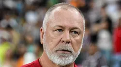 Mano Menezes durante o clássico contra o Botafogo.