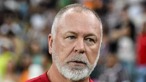 Mano Menezes durante o clássico contra o Botafogo.