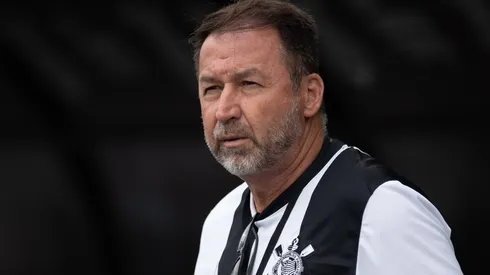 Augusto Melo acompanhou de longe entrevista de Romero na zona mista da arena