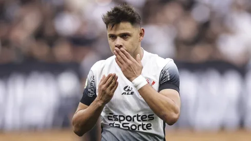 SAO PAULO, BRAZIL - SEPTEMBER 21: Angel Romero of Corinthians celebrates after scoring the second goal of his team during a match between Corinthians and Atletico Goianiense as part of Brasileirao Series A 2024 at Neo Quimica Arena on September 21, 2024 in Sao Paulo, Brazil. (Photo by Alexandre Schneider/Getty Images)