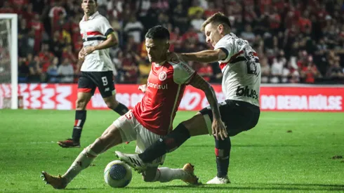 Aranguiz jogador do Internacional durante partida contra o São Paulo. Foto: Leonardo Hubbe/AGIF