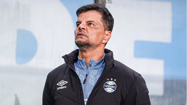 RS - PORTO ALEGRE - 27/08/2023 - BRASILEIRO A 2023, GREMIO X CRUZEIRO - Alexandre Mendes tecnico do Gremio durante partida contra o Cruzeiro no estadio Arena do Gremio pelo campeonato Brasileiro A 2023. Foto: Maxi Franzoi/AGIF
