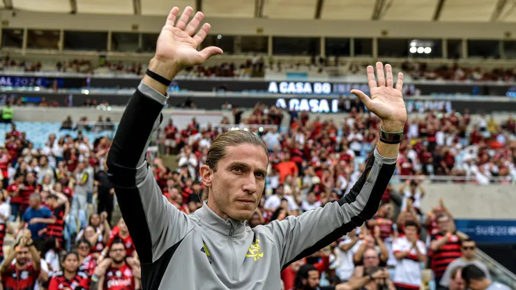 RJ - RIO DE JANEIRO - 24/08/2024 - FINAL MUNDIAL SUB20, FLAMENGO X OLIMPYACOS - Filipe Luis tecnico do Flamengo durante partida contra o Olimpyacos no estadio Maracana pelo campeonato Mundial sub 20. Foto: Thiago Ribeiro/AGIF