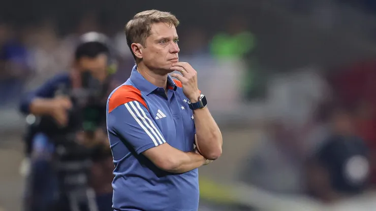 Treinador da Raposa em jogo com o São Paulo