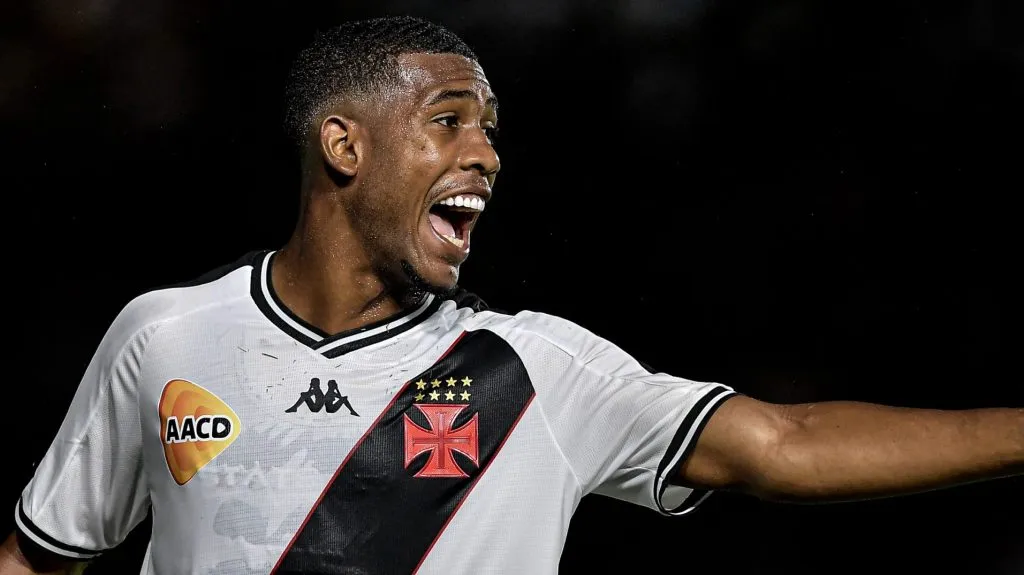 Vasco pode negociar Rayan - Foto: Thiago Ribeiro/AGIF.